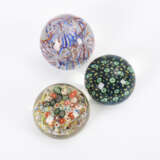 3 Paperweights - photo 1