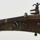 Orientalisches Steinschlossgewehr mit Bein- und Messingeinlagen - фото 5