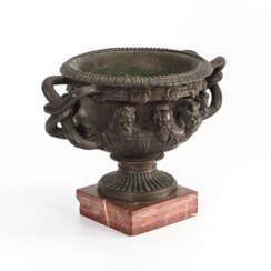 Bacchantische Bronze-Vase