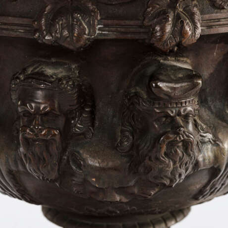 Bacchantische Bronze-Vase - photo 4