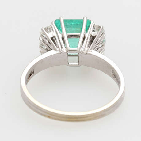 Ring mit einem Smaragd ca. 1,8 ct., - Foto 4