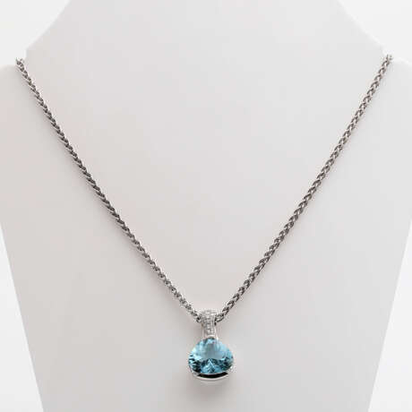 Weißgoldcollier mit Aquamarin und Diamanten, - photo 1