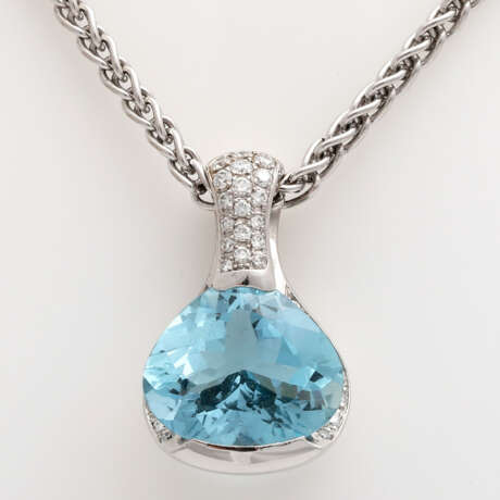 Weißgoldcollier mit Aquamarin und Diamanten, - фото 2