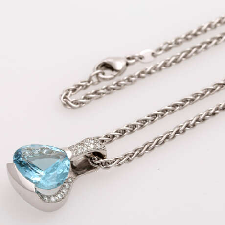 Weißgoldcollier mit Aquamarin und Diamanten, - фото 5