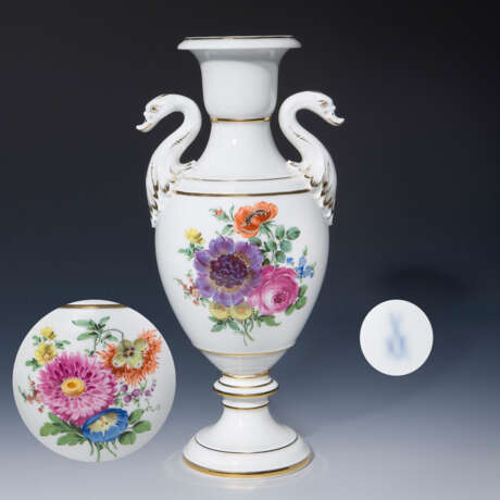 Schwanenhenkel-Vase - photo 1