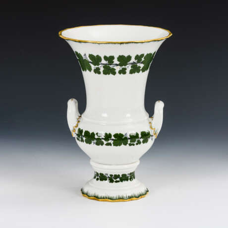 Vase mit Weinlaubdekor - photo 1