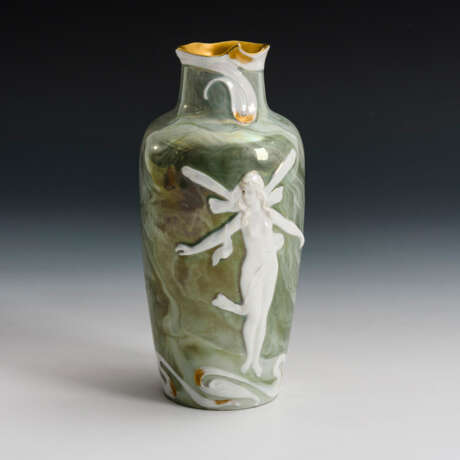 Jugendstil-Vase mit Reliefdekor - photo 1