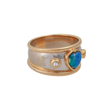 Ring mit herzförmigem Opal flankiert von 2 Brillanten, zusammen ca. 0,08 ct, - photo 2