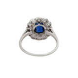 Ring mit antik fac. Saphir ca. 1 ct entouriert von Altschliffdiamanten, - photo 4