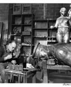 Robert Doisneau. Midi à la fonderie Rudier 1949