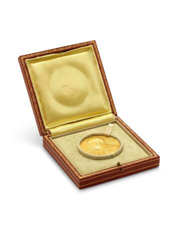 The IVF Nobel Medal - photo 3