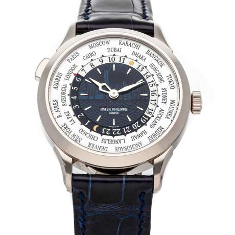 Patek Philippe. PATEK PHILIPPE, WORLD TIME "NEW YORK", 18K WHITE GOLD, REF. 5230G-010, LIMITED EDITION OF 300 - фото 2