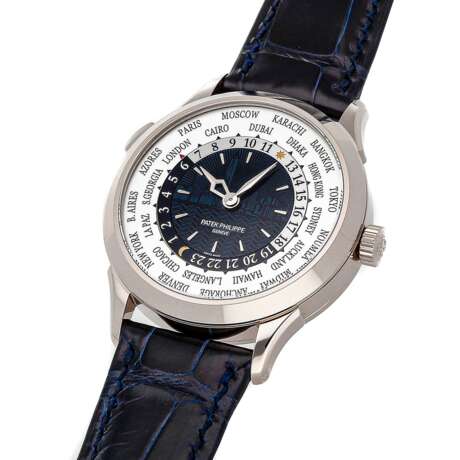 Patek Philippe. PATEK PHILIPPE, WORLD TIME "NEW YORK", 18K WHITE GOLD, REF. 5230G-010, LIMITED EDITION OF 300 - фото 3