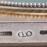 Faberge. A GUILLOCHÉ ENAMEL SILVER-MOUNTED PHOTOGRAPH FRAME - Foto 2
