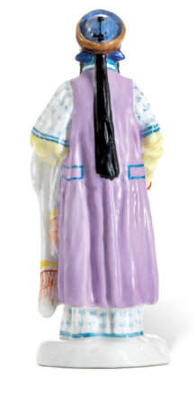 A PORCELAIN FIGURE OF A BURYAT WOMAN FROM THE ‘PEOPLES OF RUSSIA’ SERIES - Foto 3