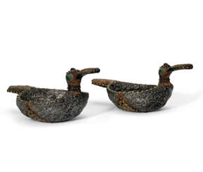 A PAIR OF PASTE-SET METAL AND WOOD BIRD-FORM KOVSHII