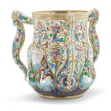 Ruckert, Feodor. A LARGE AND IMPORTANT SILVER-GILT AND CLOISONNÉ ENAMEL THREE-HANDLED CUP - Foto 1