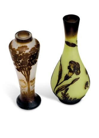 TWO MINIATURE CAMEO GLASS VASES - Foto 2