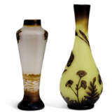 TWO MINIATURE CAMEO GLASS VASES - photo 3