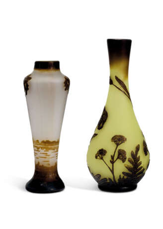 TWO MINIATURE CAMEO GLASS VASES - Foto 3