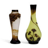TWO MINIATURE CAMEO GLASS VASES - фото 4