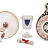 A GROUP OF PORCELAIN AND GLASS TABLEWARES - Foto 1