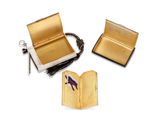 THREE JEWELLED AND ENAMEL PARCEL-GILT SILVER CIGARETTE CASES  - Foto 2