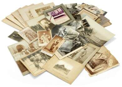 A LARGE COLLECTION OF SMALL AND LARGE PHOTOGRAPHS - Foto 1