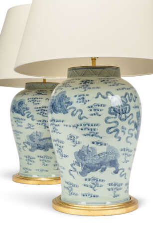 A PAIR OF CHINESE BLUE AND WHITE PORCELAIN VASES, MOUNTED AS LAMPS - photo 2