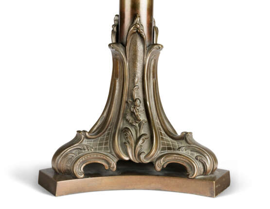 A FRENCH 'ART NOUVEAU' PATINATED-BRONZE LAMP - фото 3