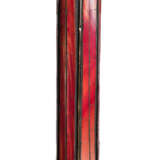 A PATINATED-BRONZE AND RED-GLASS STANDING LAMP - Foto 3
