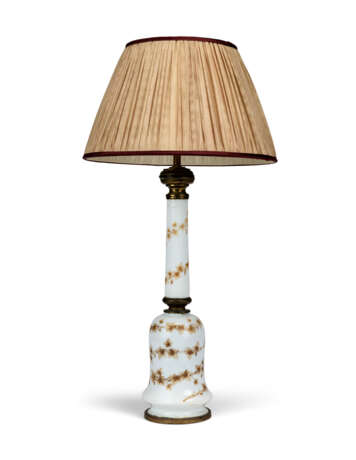 A VICTORIAN BRASS AND OPALINE GLASS LAMP - photo 1