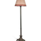 A PATINATED-BRONZE STANDING LAMP - Foto 1