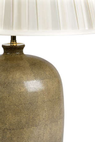 A PAIR OF FAUX SHAGREEN VASES, MOUNTED AS LAMPS - фото 2
