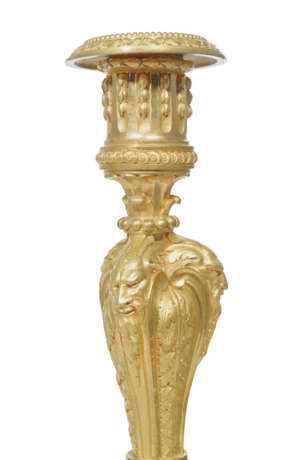 A PAIR OF FRENCH ORMOLU CANDLESTICKS - фото 3