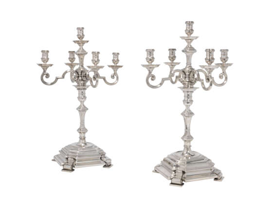 Goldsmith & Silversmith Co.. A PAIR OF GEORGE VI SILVER FIVE-LIGHT CANDELABRA - фото 1