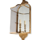 A PAIR OF ENGLISH BRASS 'GEORGE I' WALL-LIGHTS - фото 2