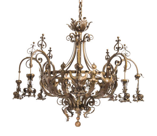 A PAIR OF LARGE FRENCH 'ART NOUVEAU' BRASS EIGHT-LIGHT CHANDELIERS - photo 2