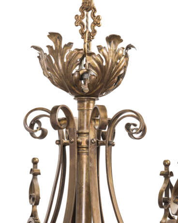 A PAIR OF LARGE FRENCH 'ART NOUVEAU' BRASS EIGHT-LIGHT CHANDELIERS - фото 4