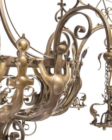 A PAIR OF LARGE FRENCH 'ART NOUVEAU' BRASS EIGHT-LIGHT CHANDELIERS - фото 5