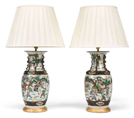 A PAIR OF CHINESE FAMILLE VERTE PORCELAIN VASES, MOUNTED AS LAMPS - фото 1