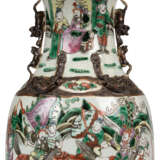 A PAIR OF CHINESE FAMILLE VERTE PORCELAIN VASES, MOUNTED AS LAMPS - фото 3