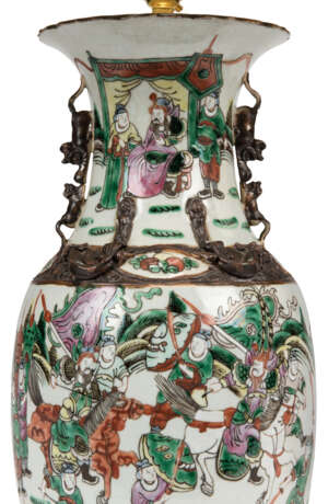 A PAIR OF CHINESE FAMILLE VERTE PORCELAIN VASES, MOUNTED AS LAMPS - photo 3