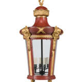 A PAIR OF FRENCH PARCEL-GILT AND RED-LACQUERED TOLE LANTERNS - фото 2