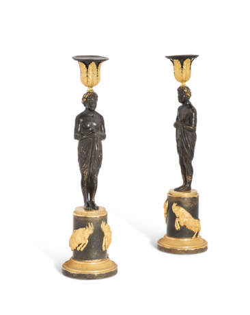 A PAIR OF BALTIC ORMOLU AND PATINATED-BRONZE CANDLESTICKS - Foto 1