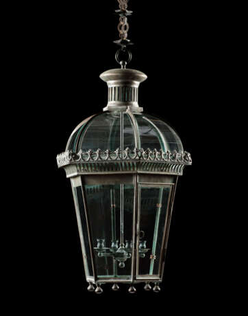 AN ENGLISH GREY-PAINTED METAL 'WILTON' LANTERN - photo 1