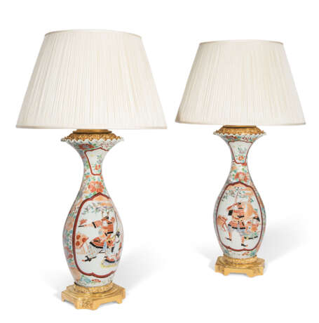 A PAIR OF JAPANESE IMARI PORCELAIN VASES, MOUNTED AS A LAMPS - photo 1