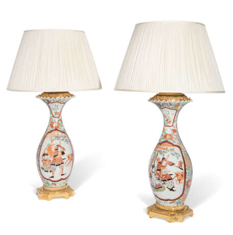 A PAIR OF JAPANESE IMARI PORCELAIN VASES, MOUNTED AS A LAMPS - photo 2