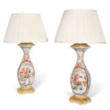 A PAIR OF JAPANESE IMARI PORCELAIN VASES, MOUNTED AS A LAMPS - фото 2