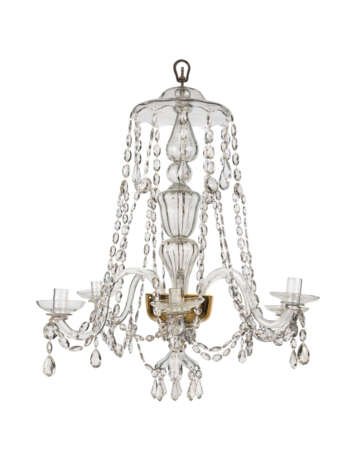 A BOHEMIAN BAROQUE CUT AND MOULDED-GLASS SIX-LIGHT CHANDELIER - Foto 1